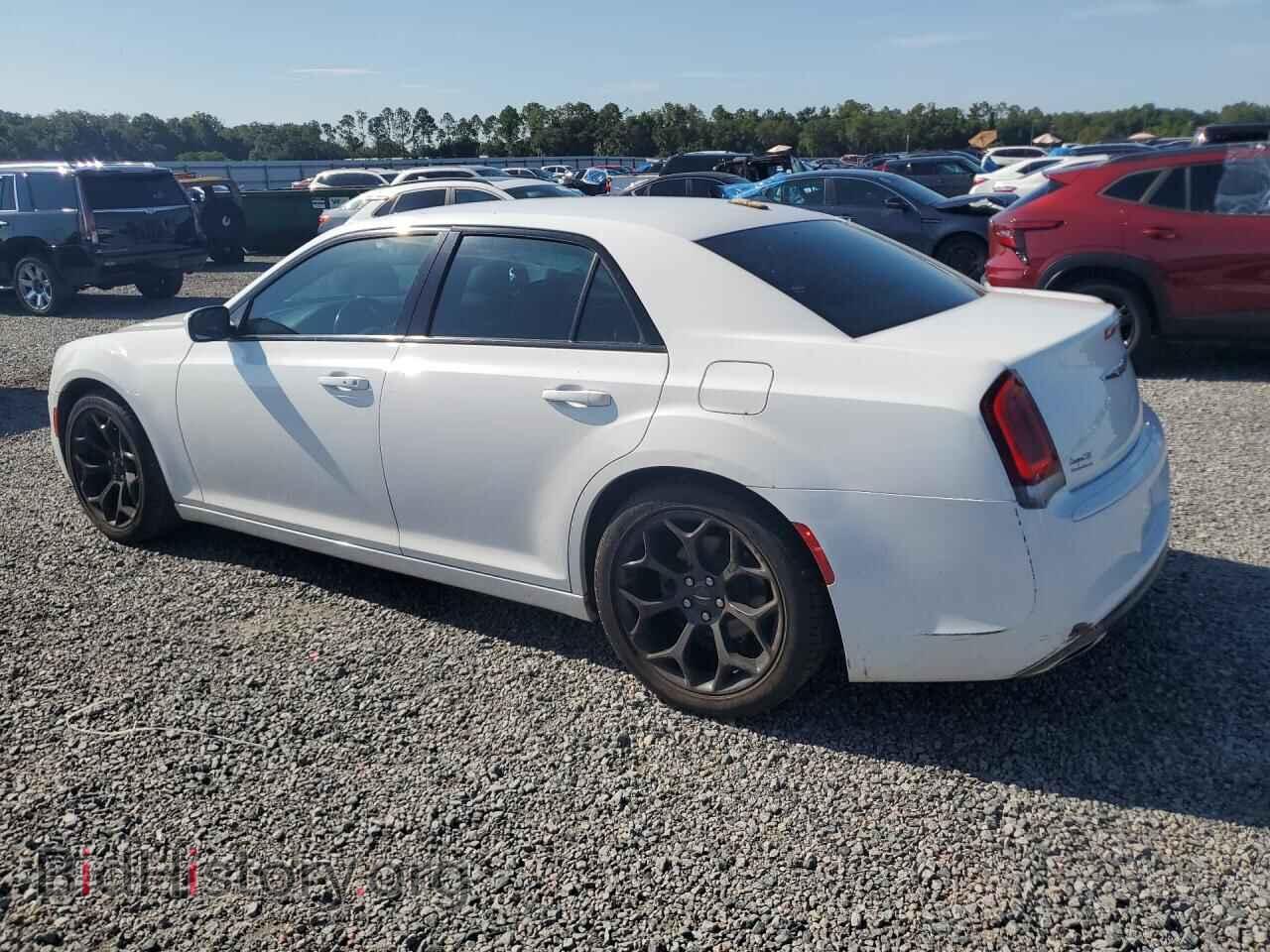 2019 CHRYSLER 300 - VIN: 2C3CCABG3KH708122 - Photo 2