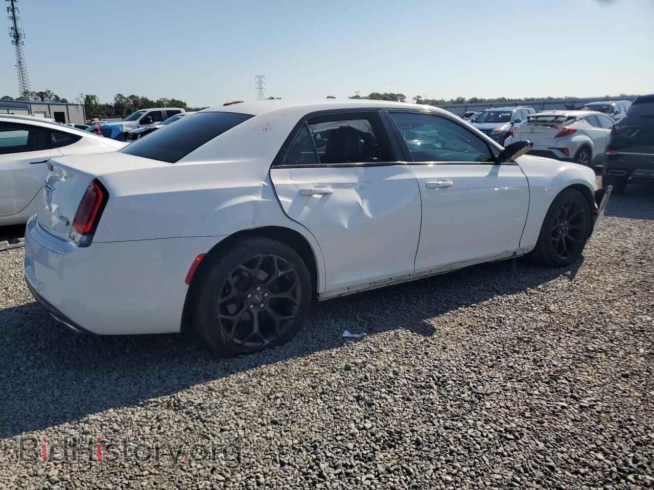 2019 CHRYSLER 300 - VIN: 2C3CCABG3KH708122 - Photo 3