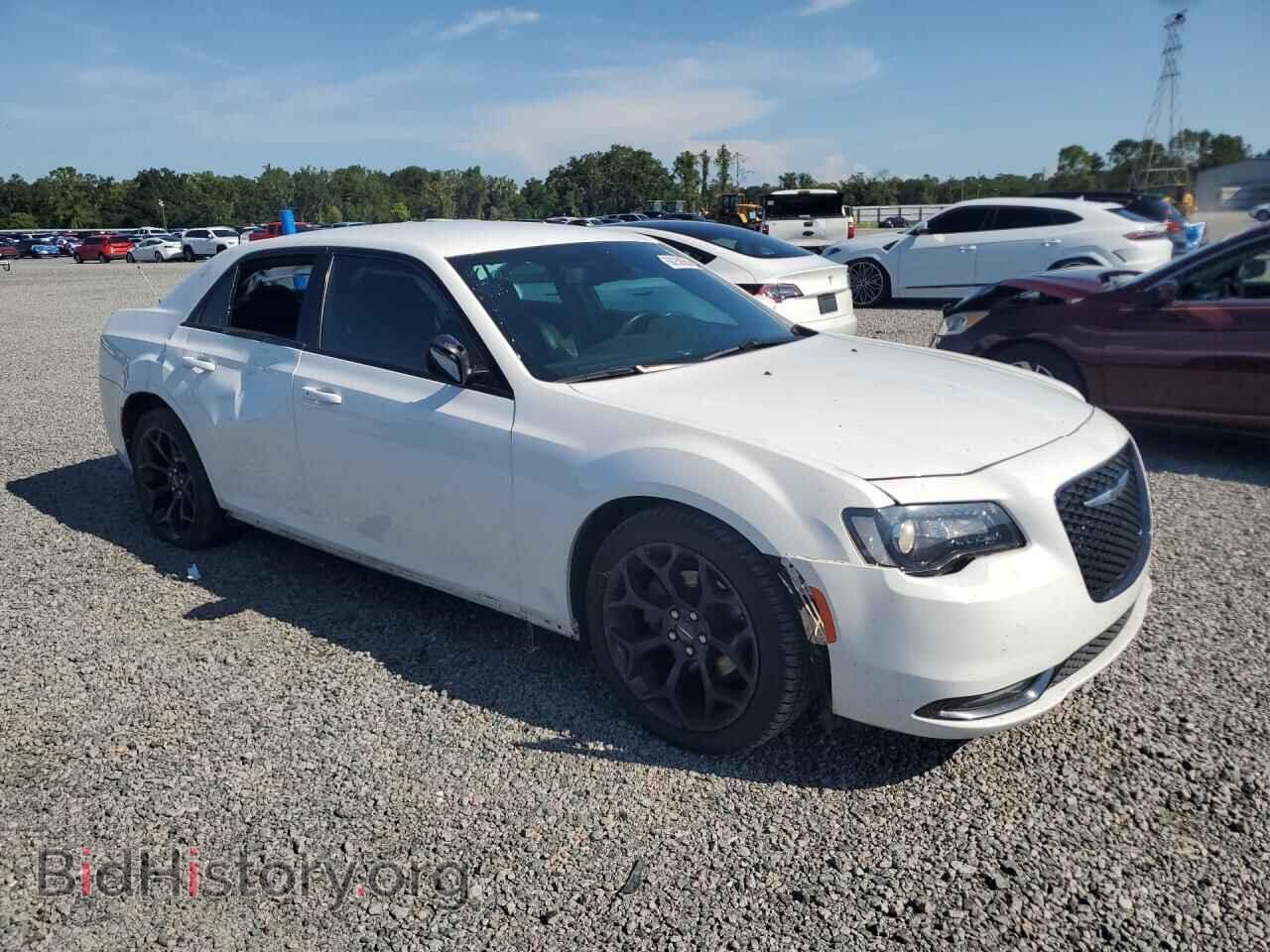 2019 CHRYSLER 300 - VIN: 2C3CCABG3KH708122 - Photo 4