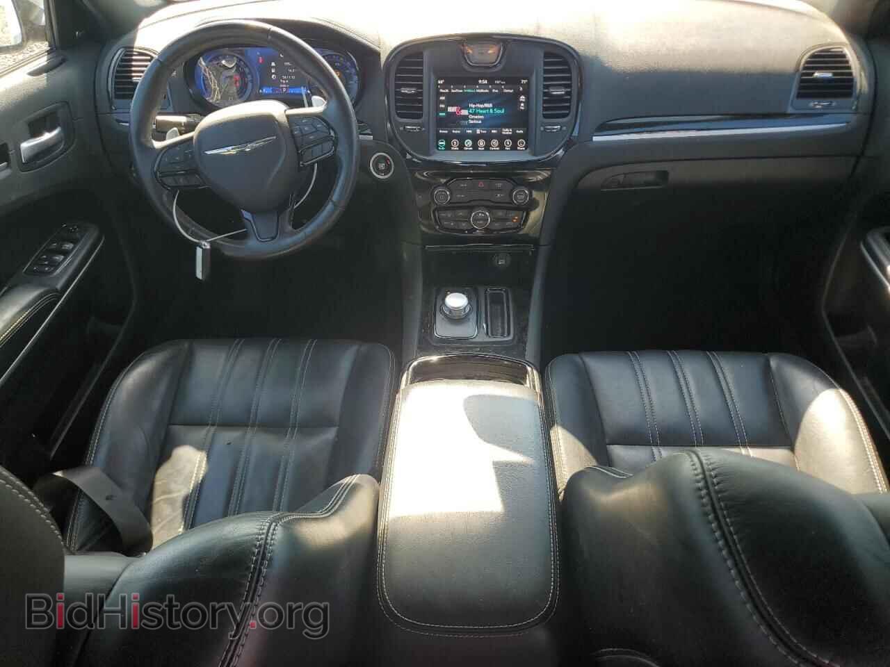 2019 CHRYSLER 300 - VIN: 2C3CCABG3KH708122 - Photo 8