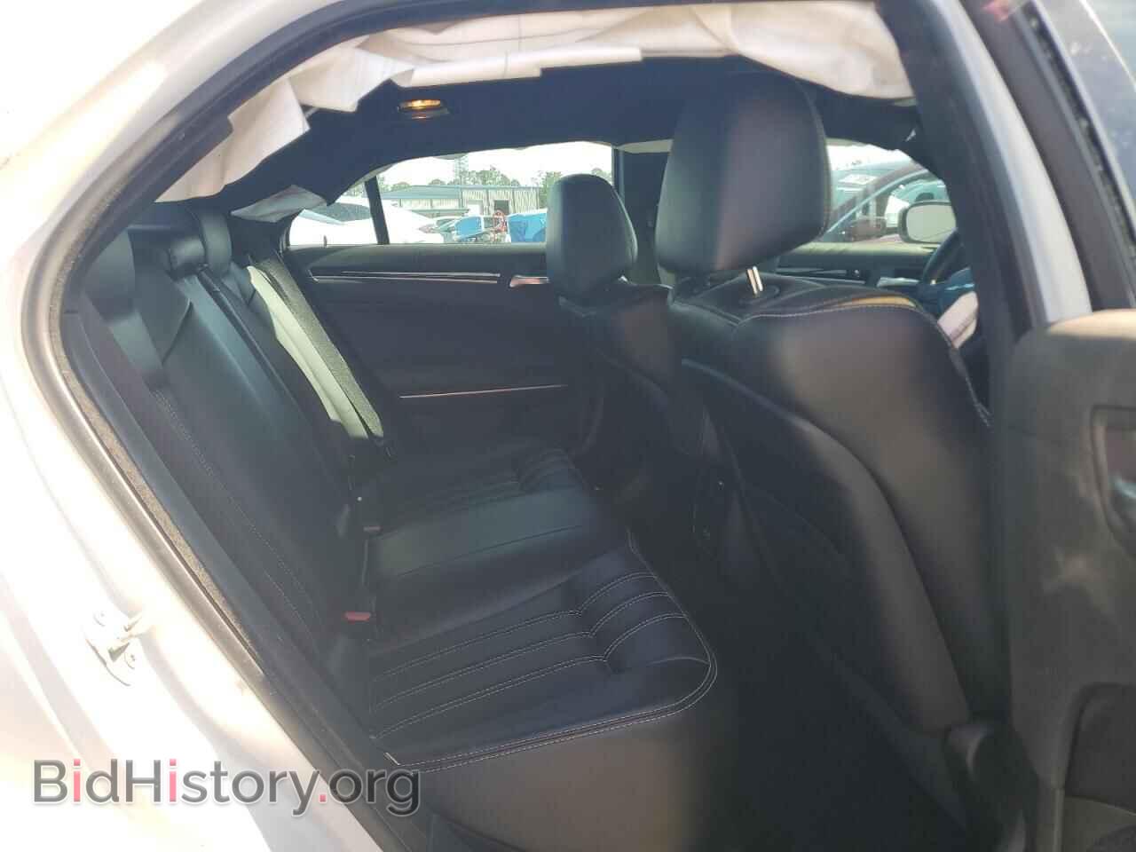 2019 CHRYSLER 300 - VIN: 2C3CCABG3KH708122 - Photo 10