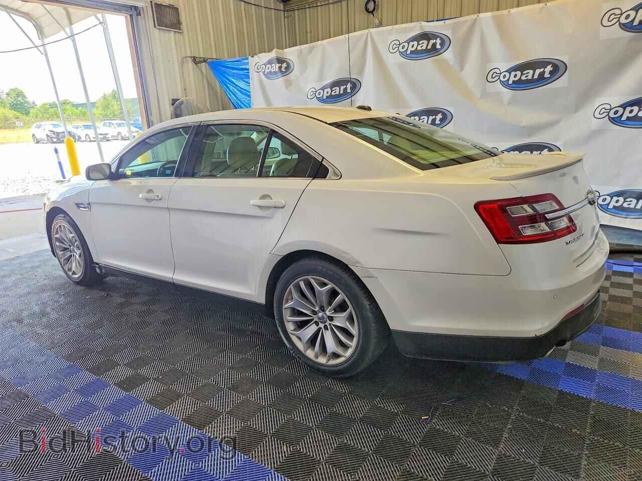2013 FORD TAURUS - VIN: 1FAHP2F81DG165856 - Фото 2