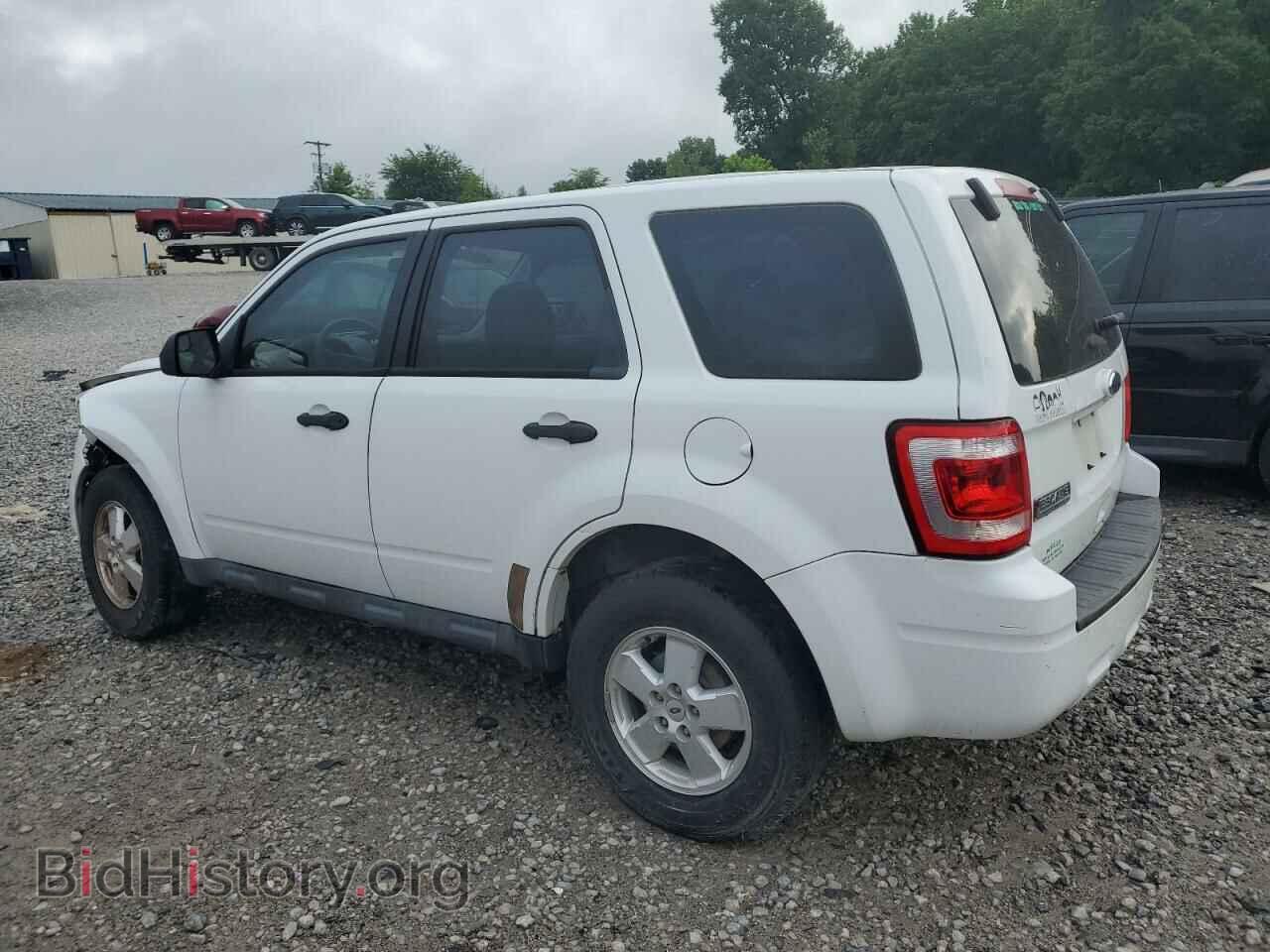 2011 FORD ESCAPE - VIN: 1FMCU0C79BKB47155 - Фото 2