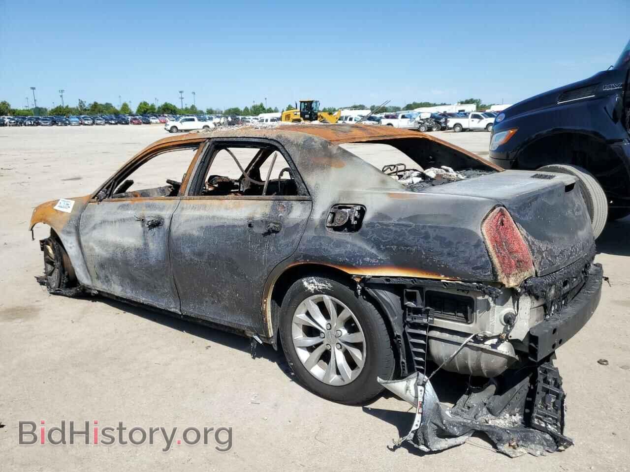 2019 CHRYSLER 300 - VIN: 2C3CCAAG6KH566382 - Фото 2