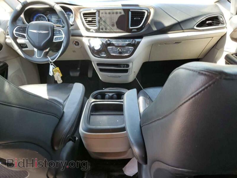 2017 Chrysler PACIFICA (VIN 2C4RC1BG4HR785400) — photo 8 of 13