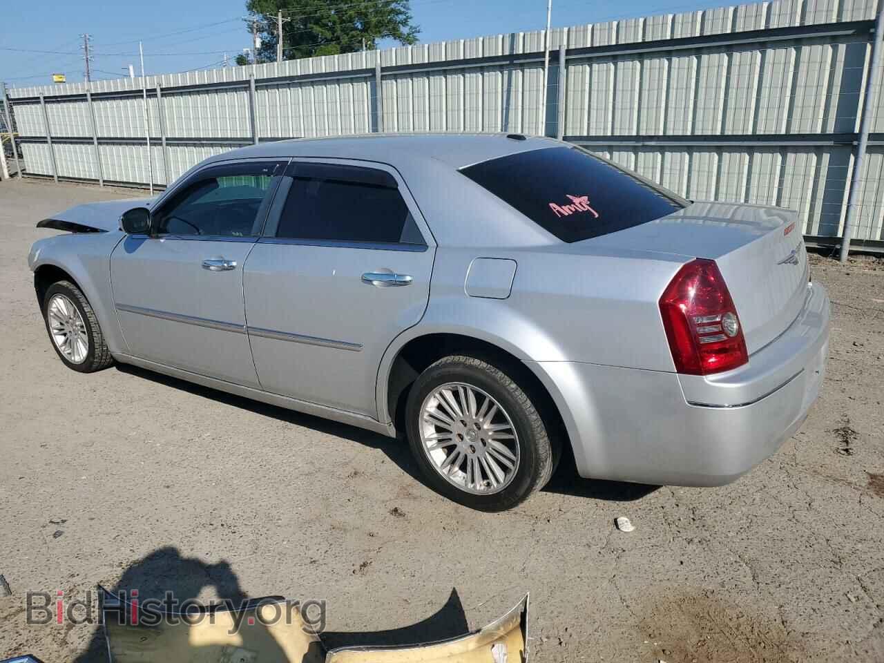 2010 CHRYSLER 300 - VIN: 2C3CA5CV8AH284509 - Фото 2
