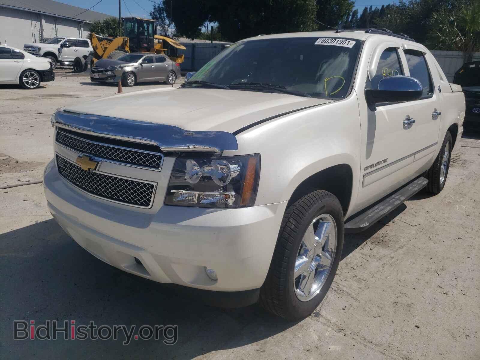 2013 CHEVROLET AVALANCHE - VIN: 3GNTKGE70DG301348 - Фото 2