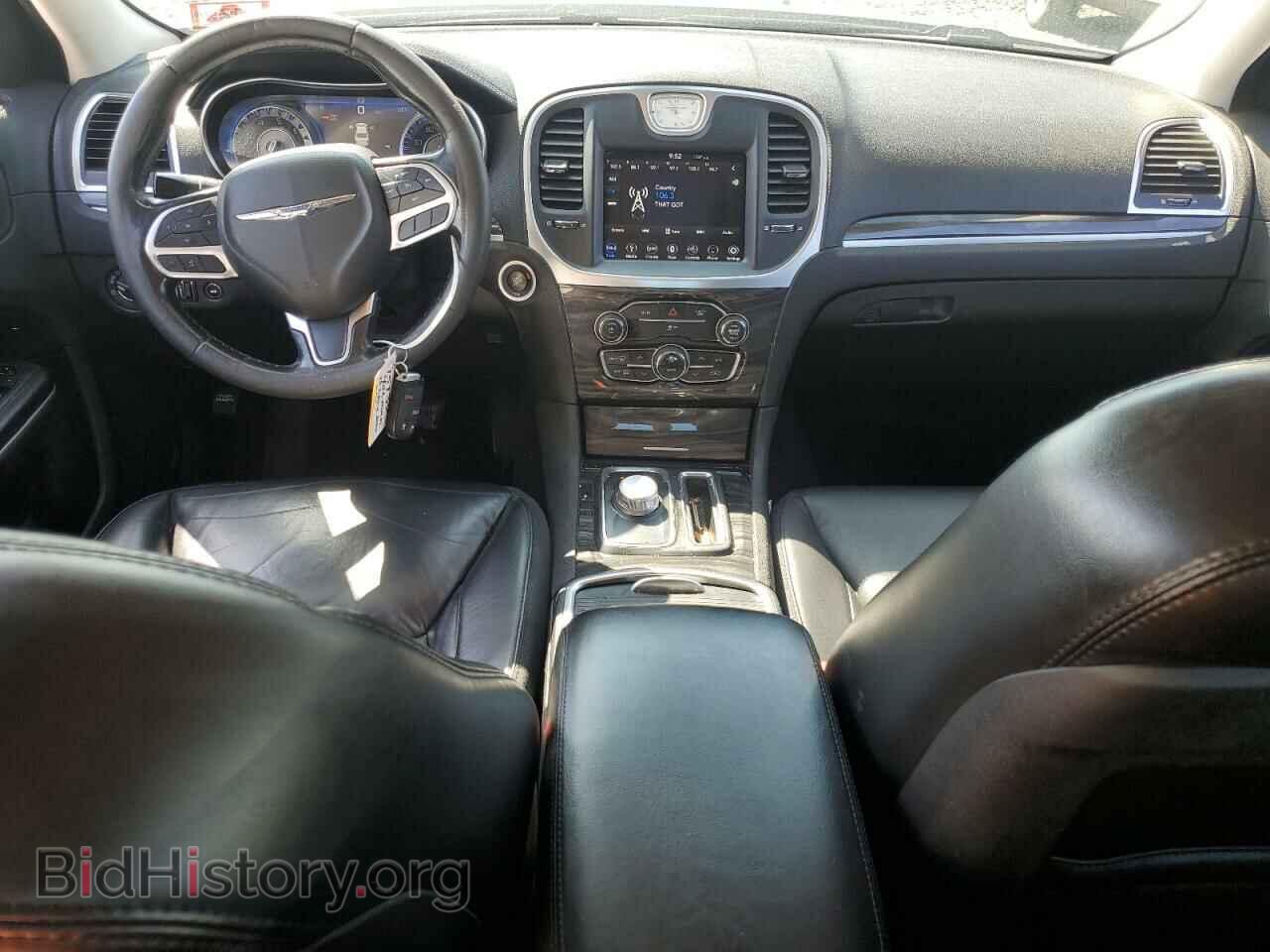 2019 CHRYSLER 300 - VIN: 2C3CCARG4KH605037 - Фото 8