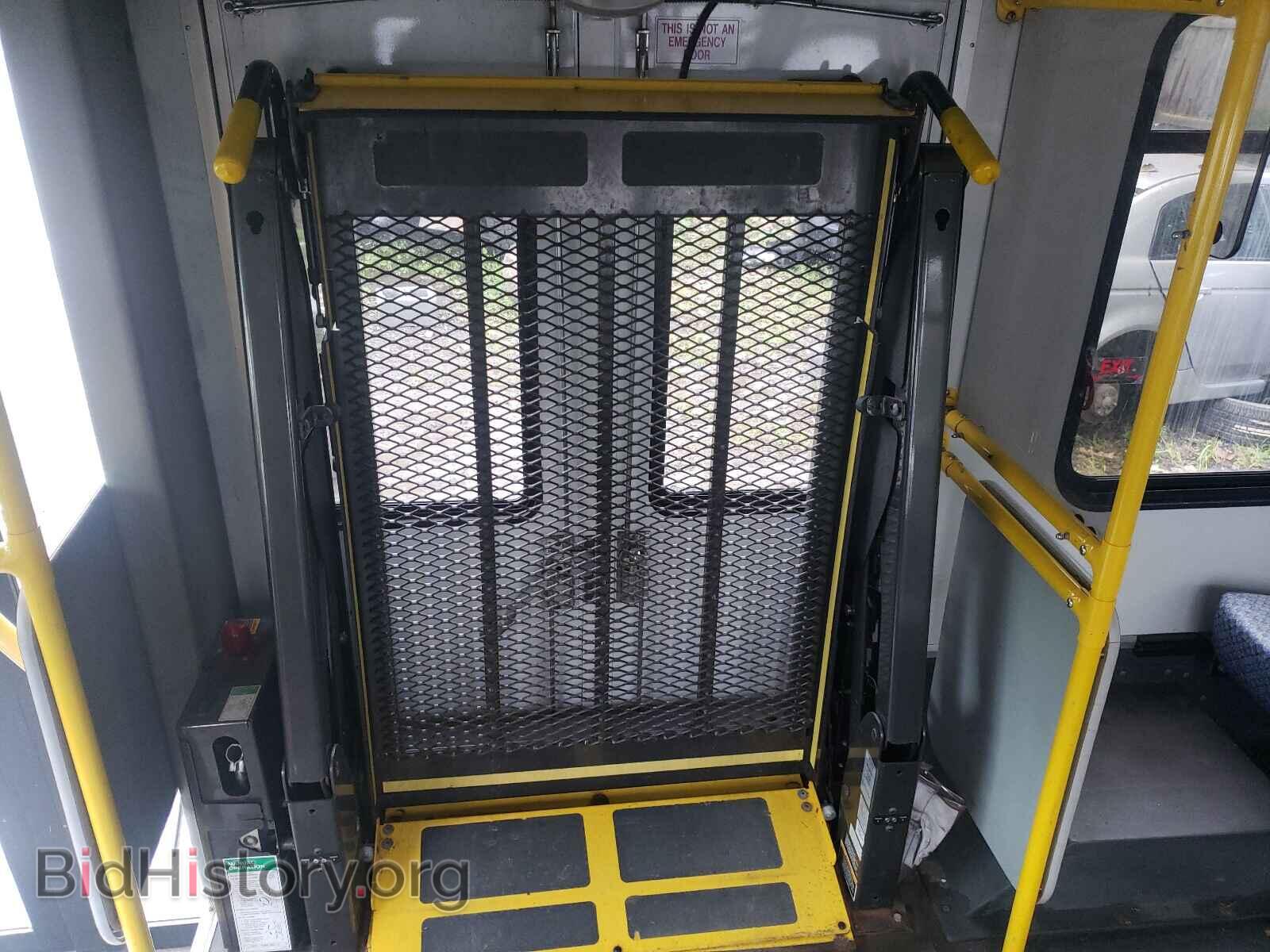 2011 FORD ECONOLINE - VIN: 1FDEE3FS8BDA63534 - Photo 9