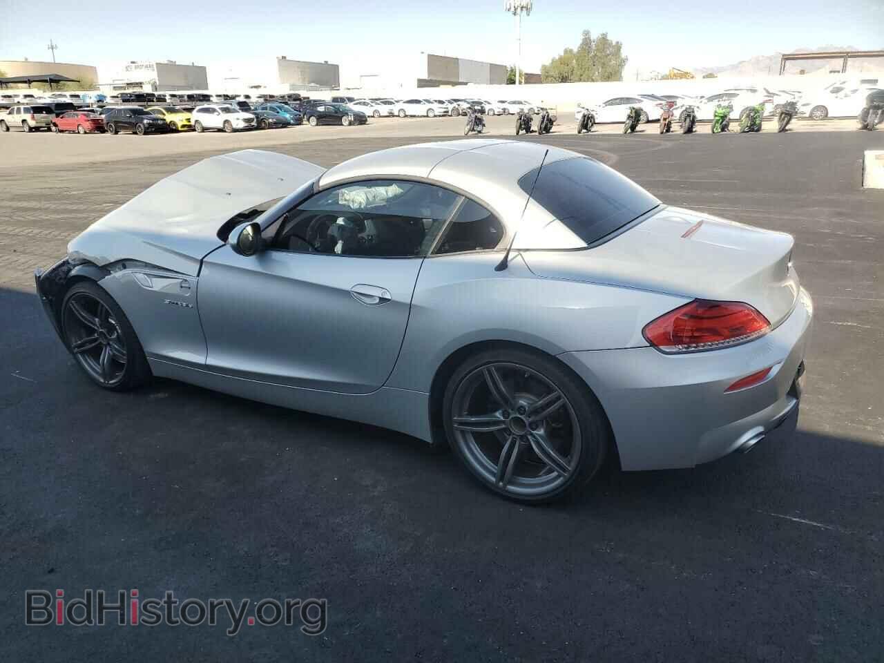 2011 BMW Z4 - VIN: WBALM1C54BE633439 - Фото 2