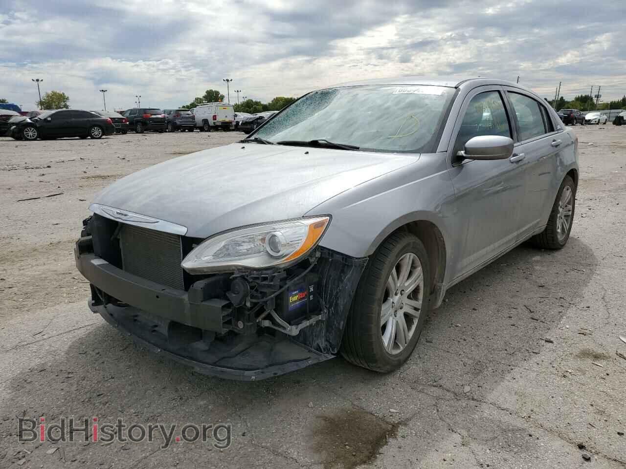 2013 CHRYSLER 200 - VIN: 1C3CCBBB5DN598243 - Фото 2