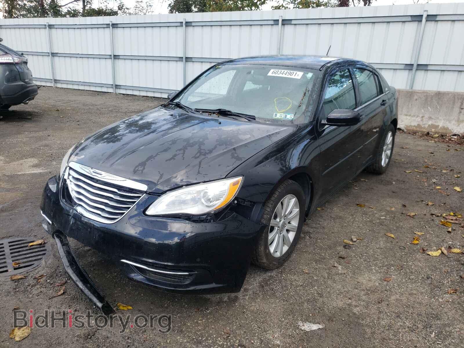 2013 CHRYSLER 200 - VIN: 1C3CCBBG1DN731740 - Фото 2