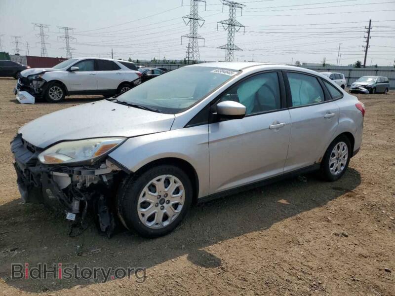 2012 Ford FOCUS SE (VIN 1FAHP3F27CL374574) — фото 1 из 13, Copart, повреждение: передняя часть