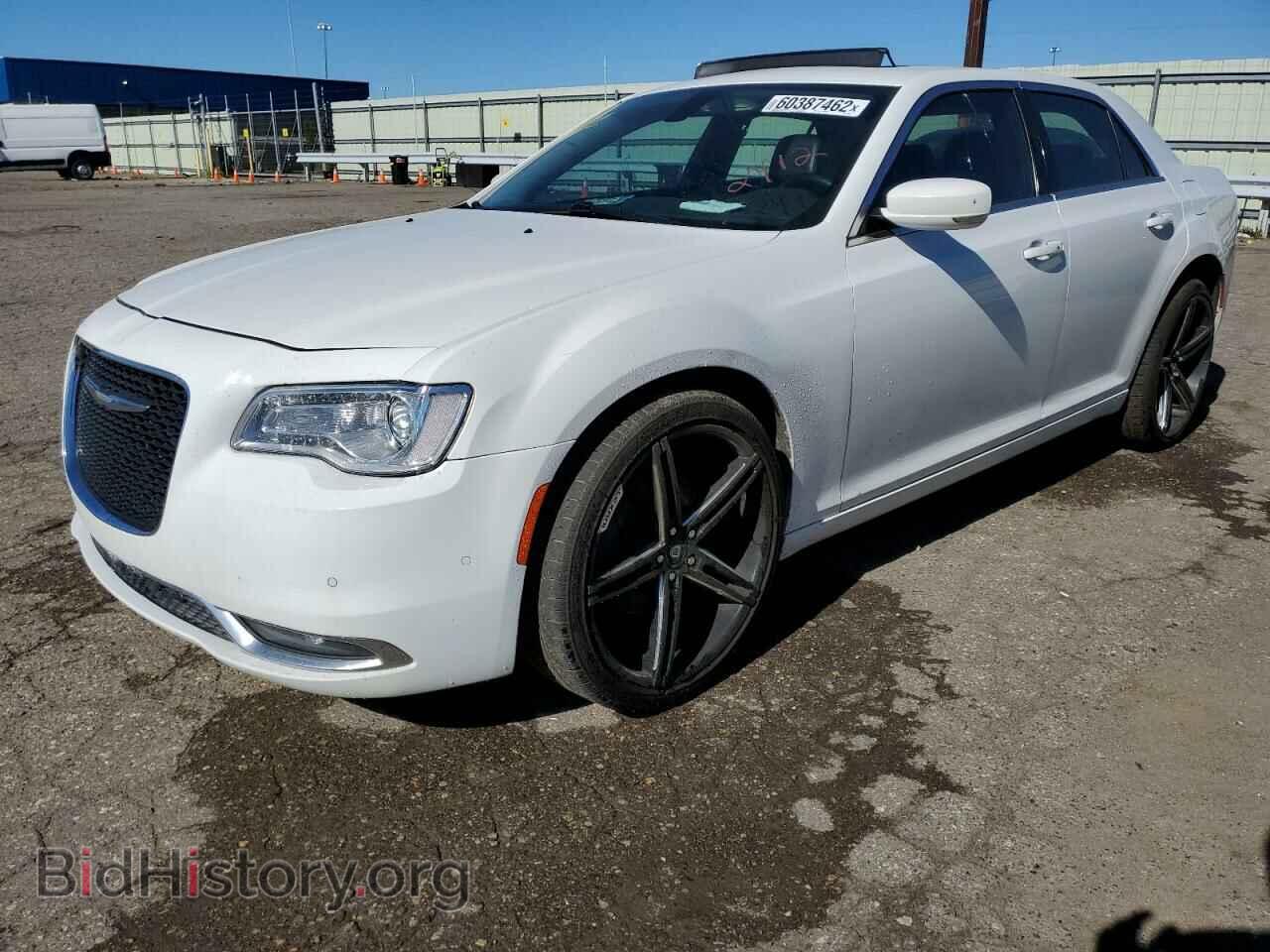 2016 CHRYSLER 300 - VIN: 2C3CCARG1GH142412 - Фото 2