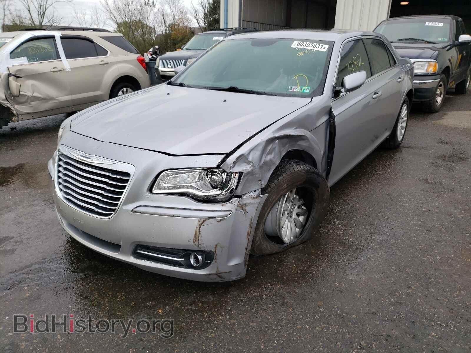 2013 CHRYSLER 300 - VIN: 2C3CCAAG3DH708187 - Фото 2