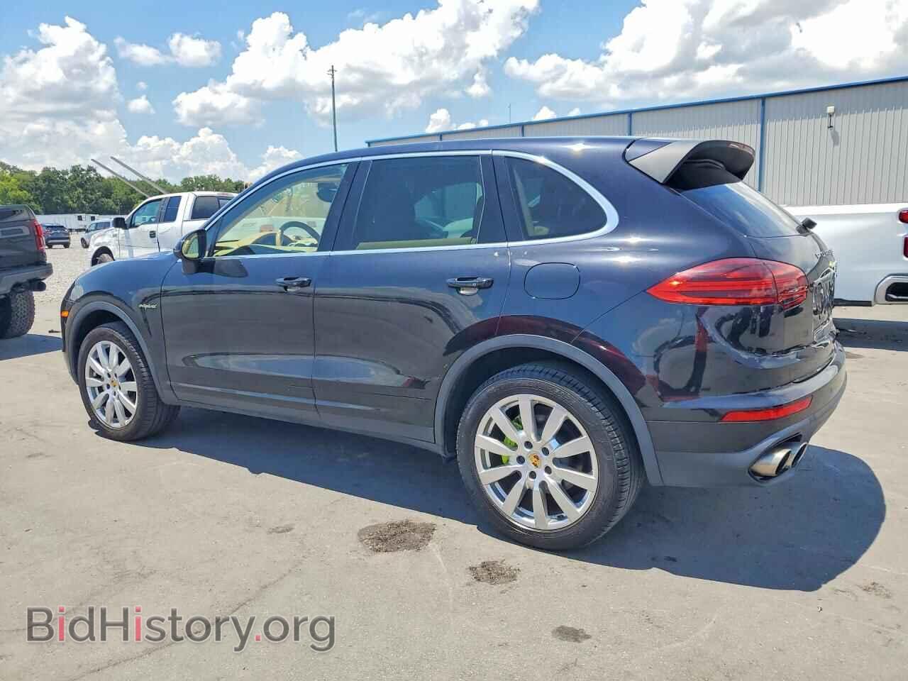 2016 PORSCHE CAYENNE - VIN: WP1AE2A26GLA62575 - Photo 2