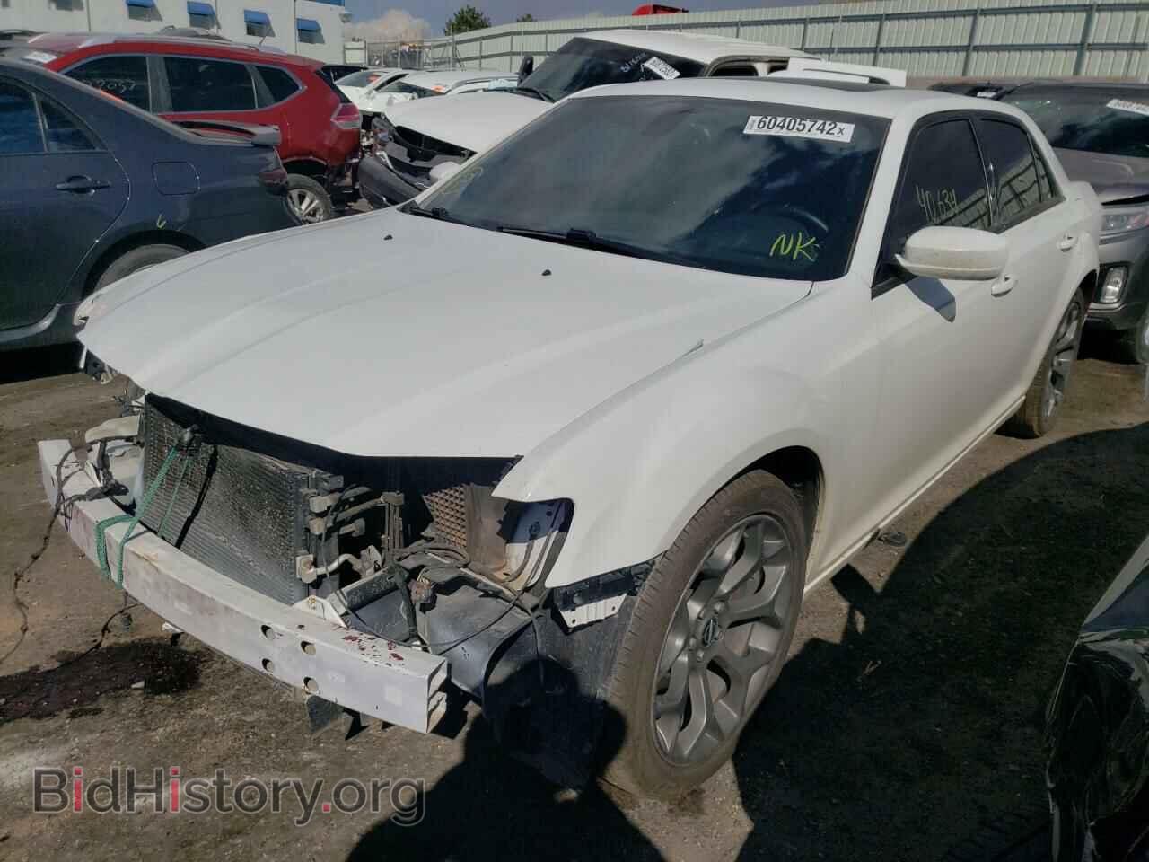 2016 CHRYSLER 300 - VIN: 2C3CCABG0GH260445 - Фото 2