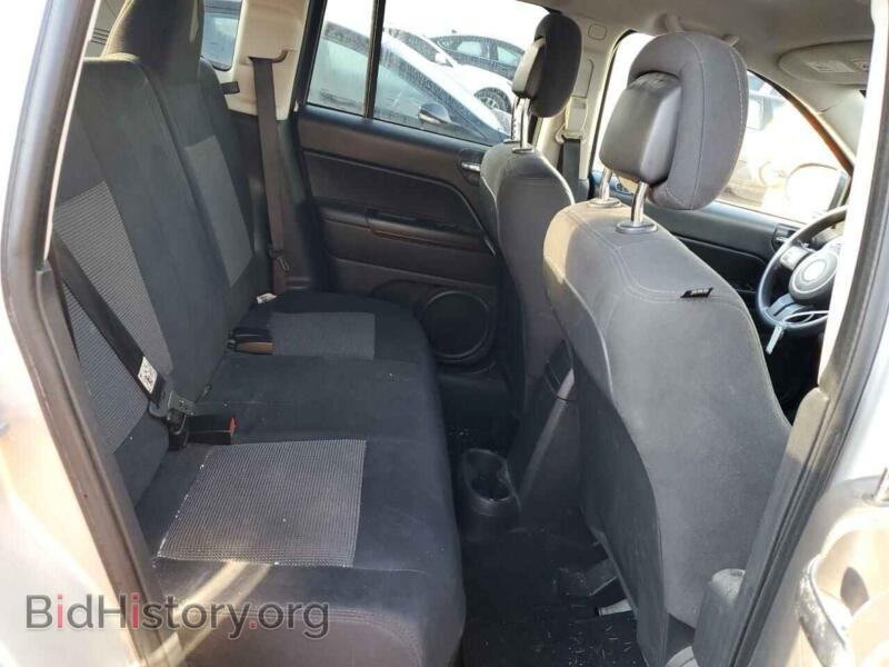 2011 Jeep COMPASS (VIN 1J4NF1FB3BD258425) — photo 6 of 10