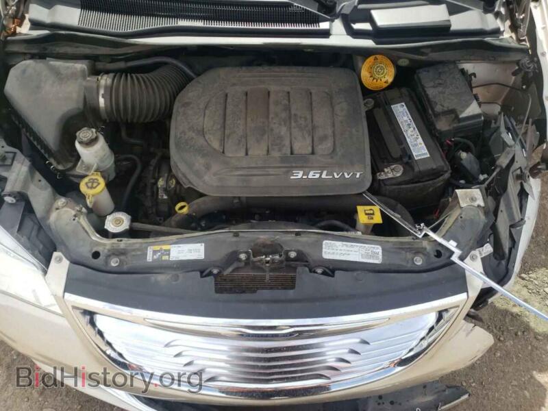 2016 Chrysler MINIVAN (VIN 2C7WC1CG2GR247281) — photo 7 of 10