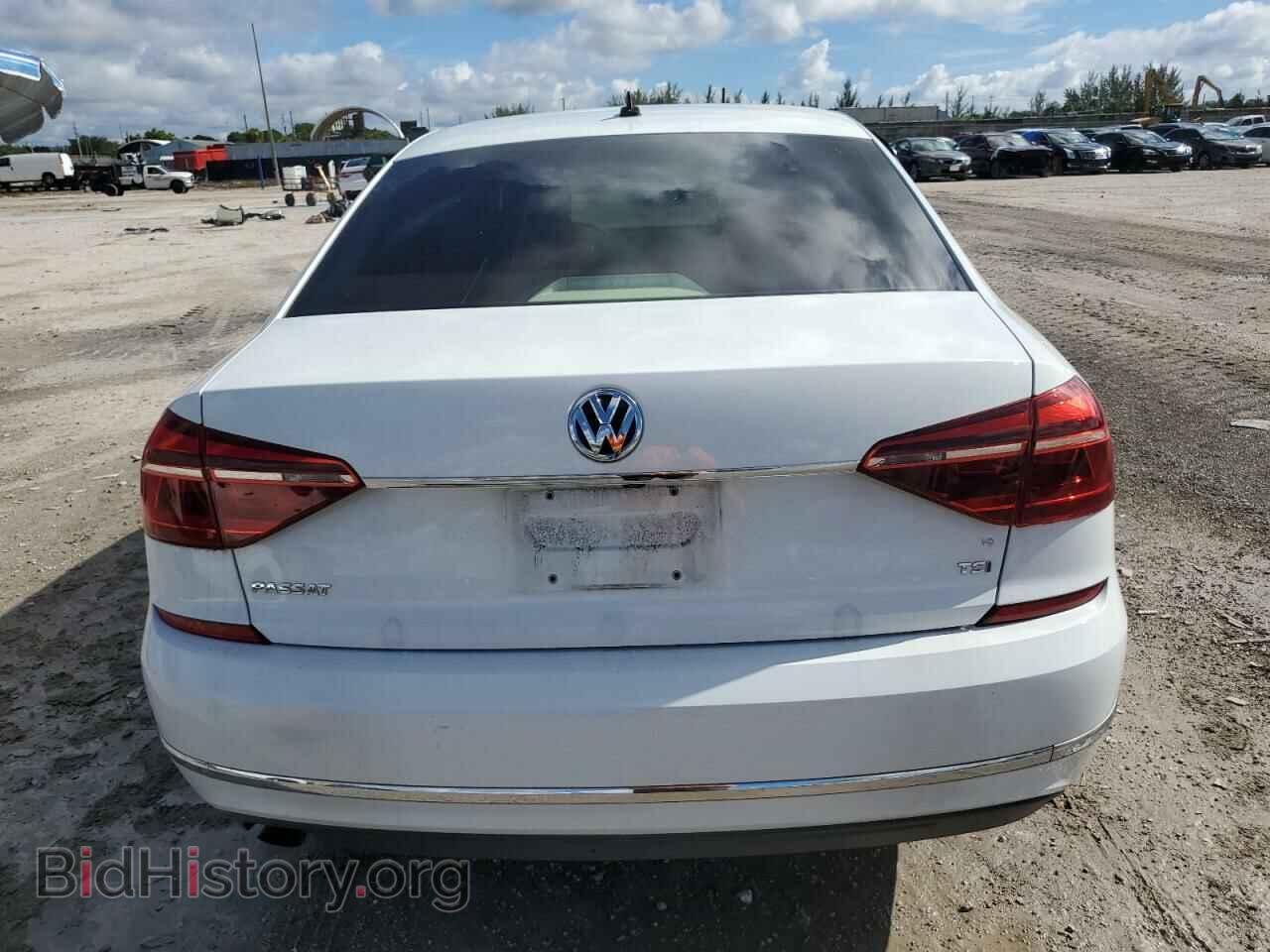 2017 VOLKSWAGEN PASSAT - VIN: 1VWAT7A32HC032968 - Фото 6
