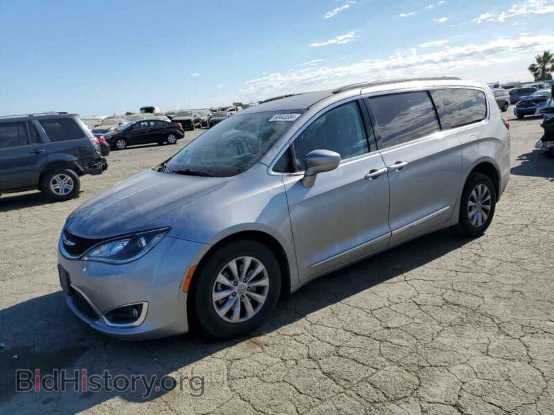 2017 Chrysler PACIFICA Touring L (VIN 2C4RC1BG8HR542544) — photo 1 of 13, Copart, damage: front end