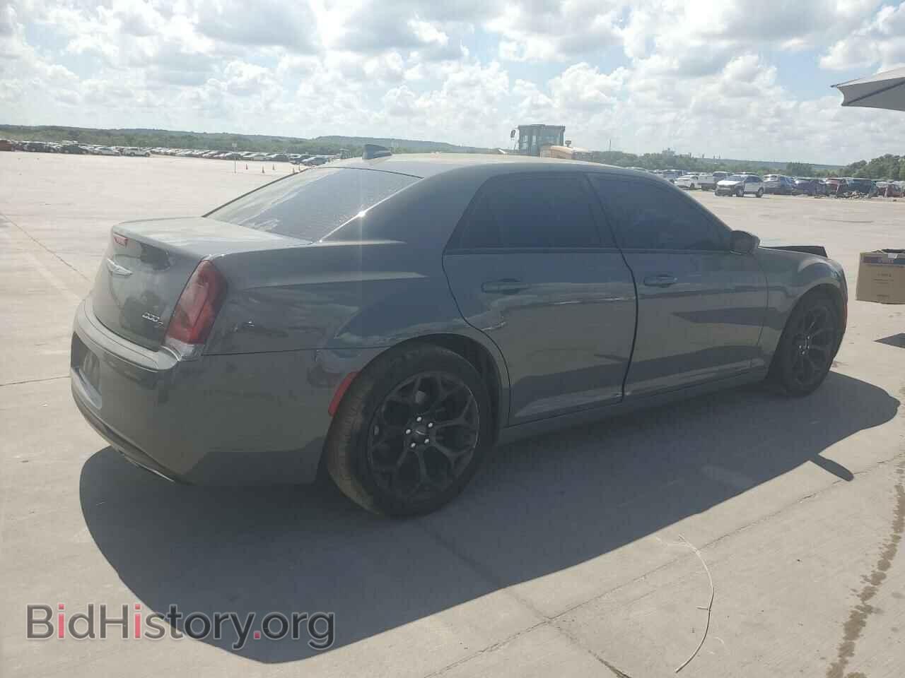2019 CHRYSLER 300 - VIN: 2C3CCABG8KH555480 - Фото 3