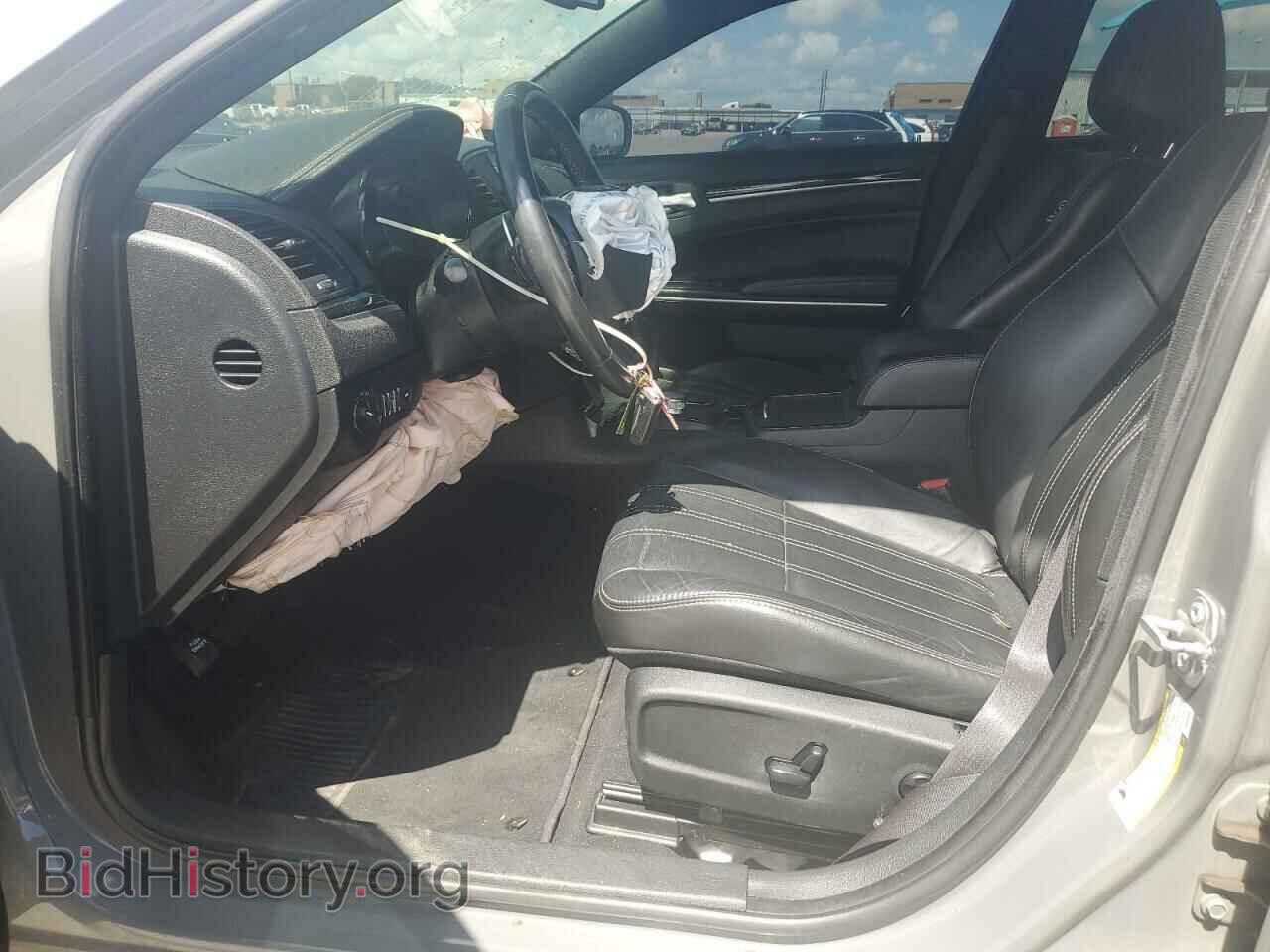 2019 CHRYSLER 300 - VIN: 2C3CCABG8KH555480 - Фото 7