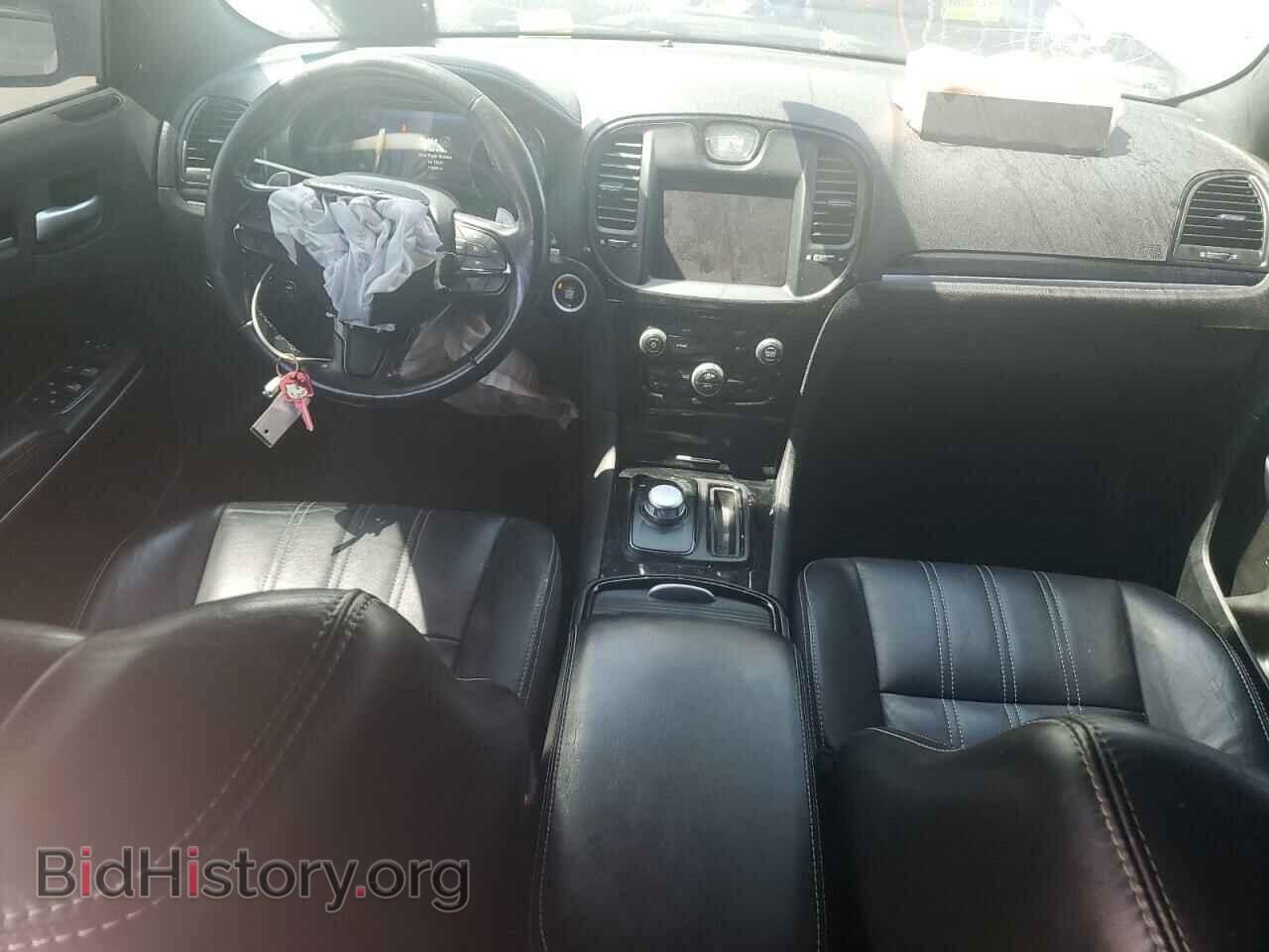 2019 CHRYSLER 300 - VIN: 2C3CCABG8KH555480 - Фото 8