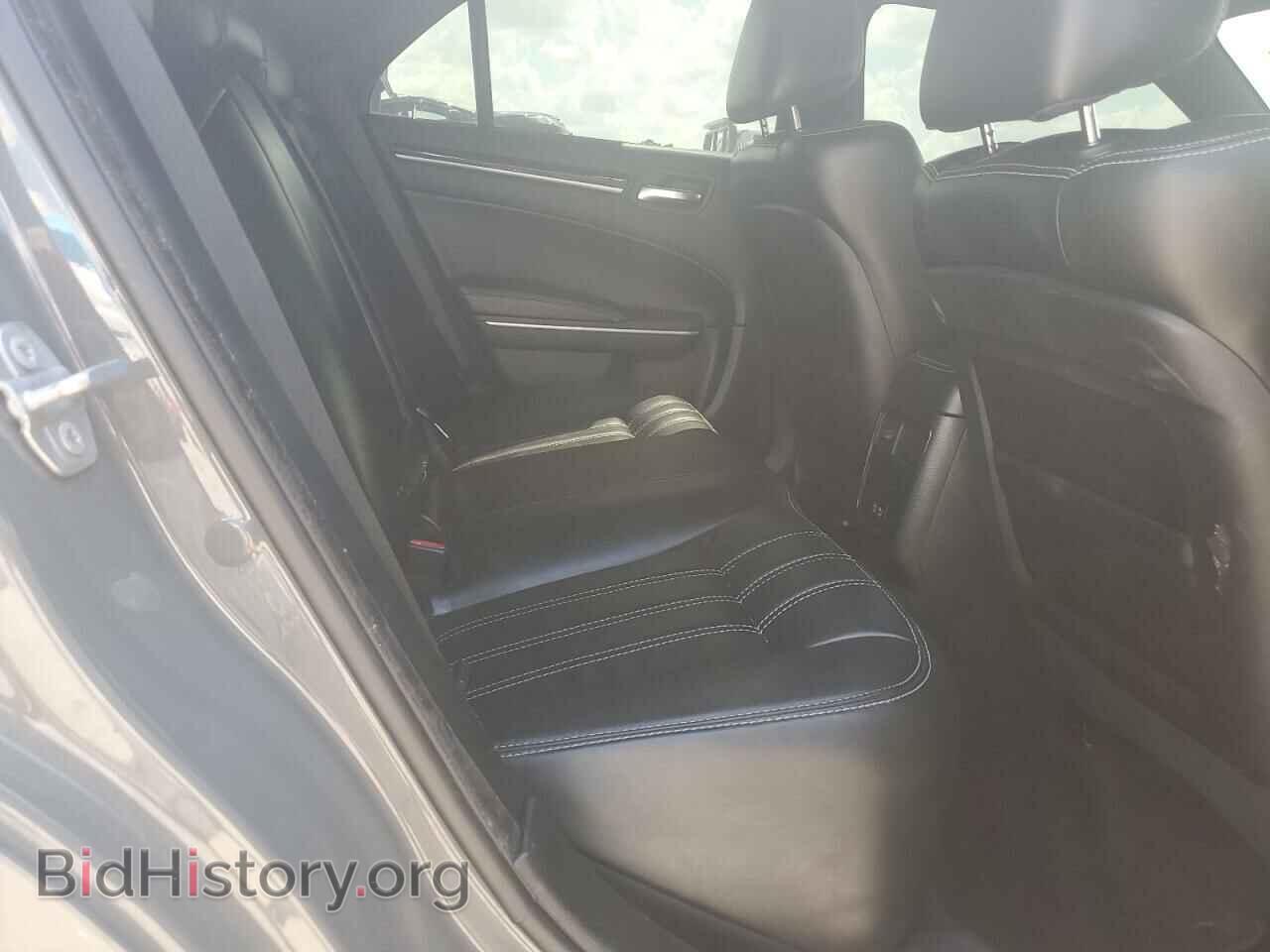 2019 CHRYSLER 300 - VIN: 2C3CCABG8KH555480 - Фото 10