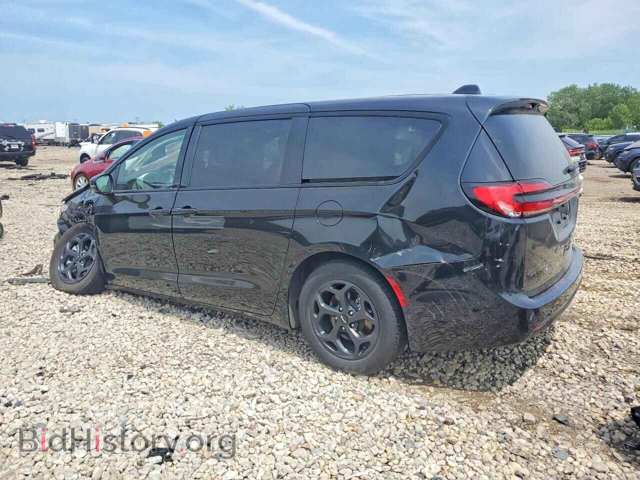 2023 CHRYSLER PACIFICA - VIN: 2C4RC1S77PR584461 - Photo 2