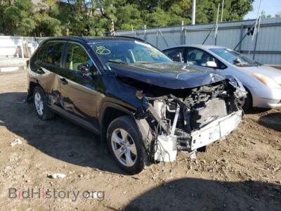 2020 Toyota RAV4 RAV4 XLE, черный — VIN JTMP1RFV0LD048257, Copart