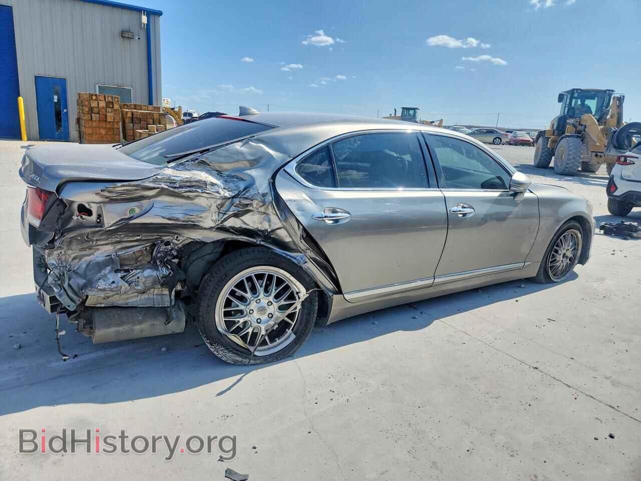2016 LEXUS LS460 - VIN: JTHGL5EFXG5055891 - Photo 3