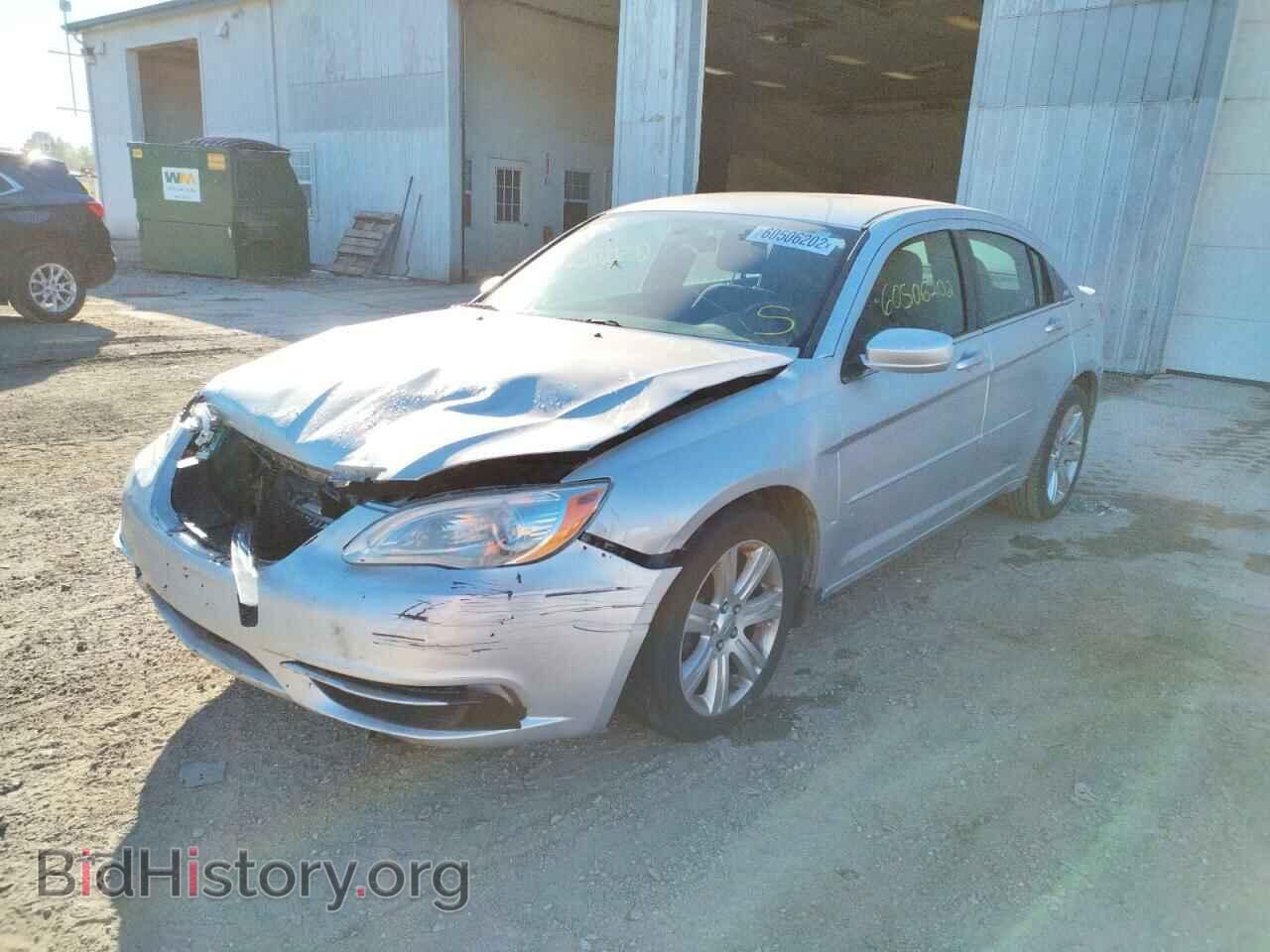 2012 CHRYSLER 200 - VIN: 1C3CCBAB1CN244803 - Фото 2
