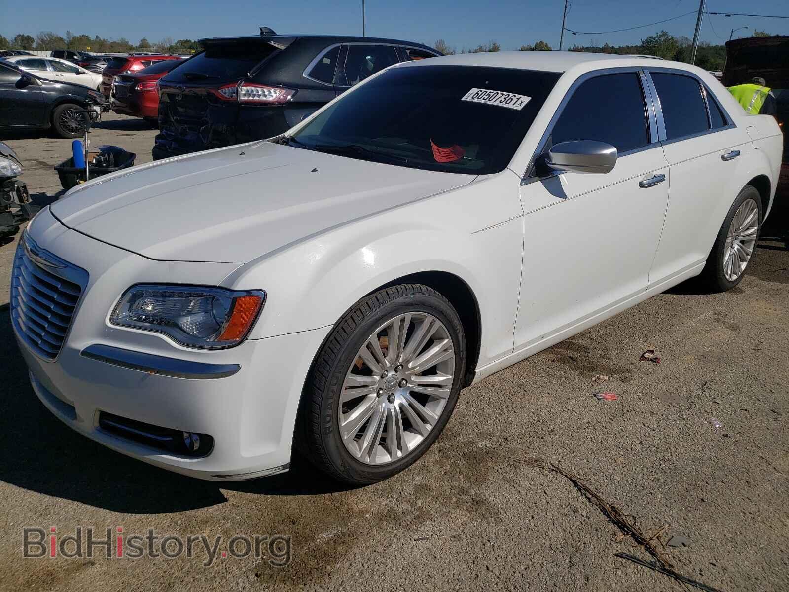2013 CHRYSLER 300 - VIN: 2C3CCAPT3DH576228 - Фото 2