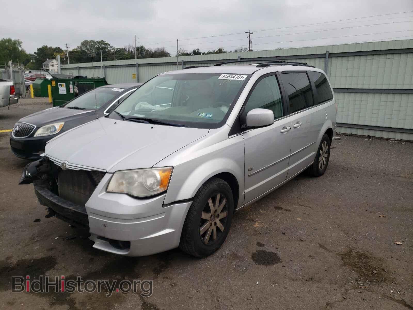 2009 CHRYSLER MINIVAN - VIN: 2A8HR54129R641932 - Фото 2