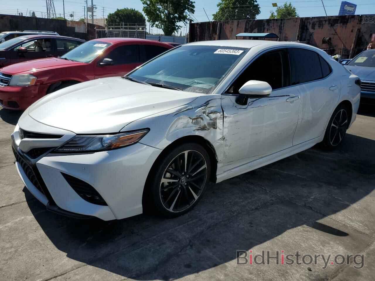 Photo 4T1B61HKXJU104052 - TOYOTA CAMRY 2018