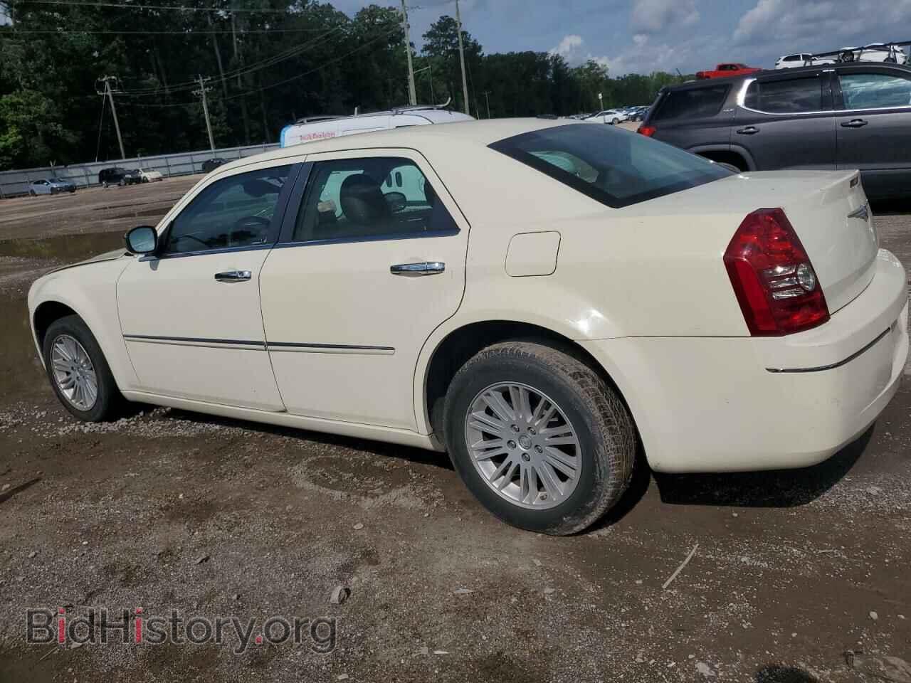 2010 CHRYSLER 300 - VIN: 2C3CA5CV1AH265879 - Фото 2