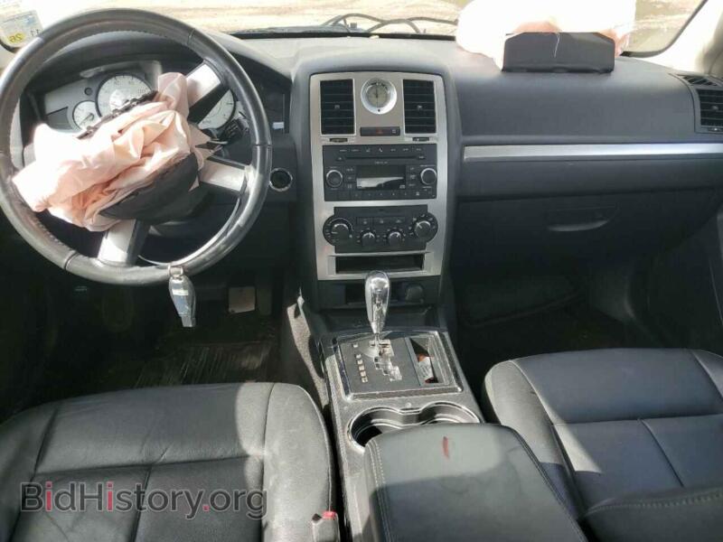 2010 Chrysler 300 (VIN 2C3CA5CV1AH265879) — photo 8 of 14