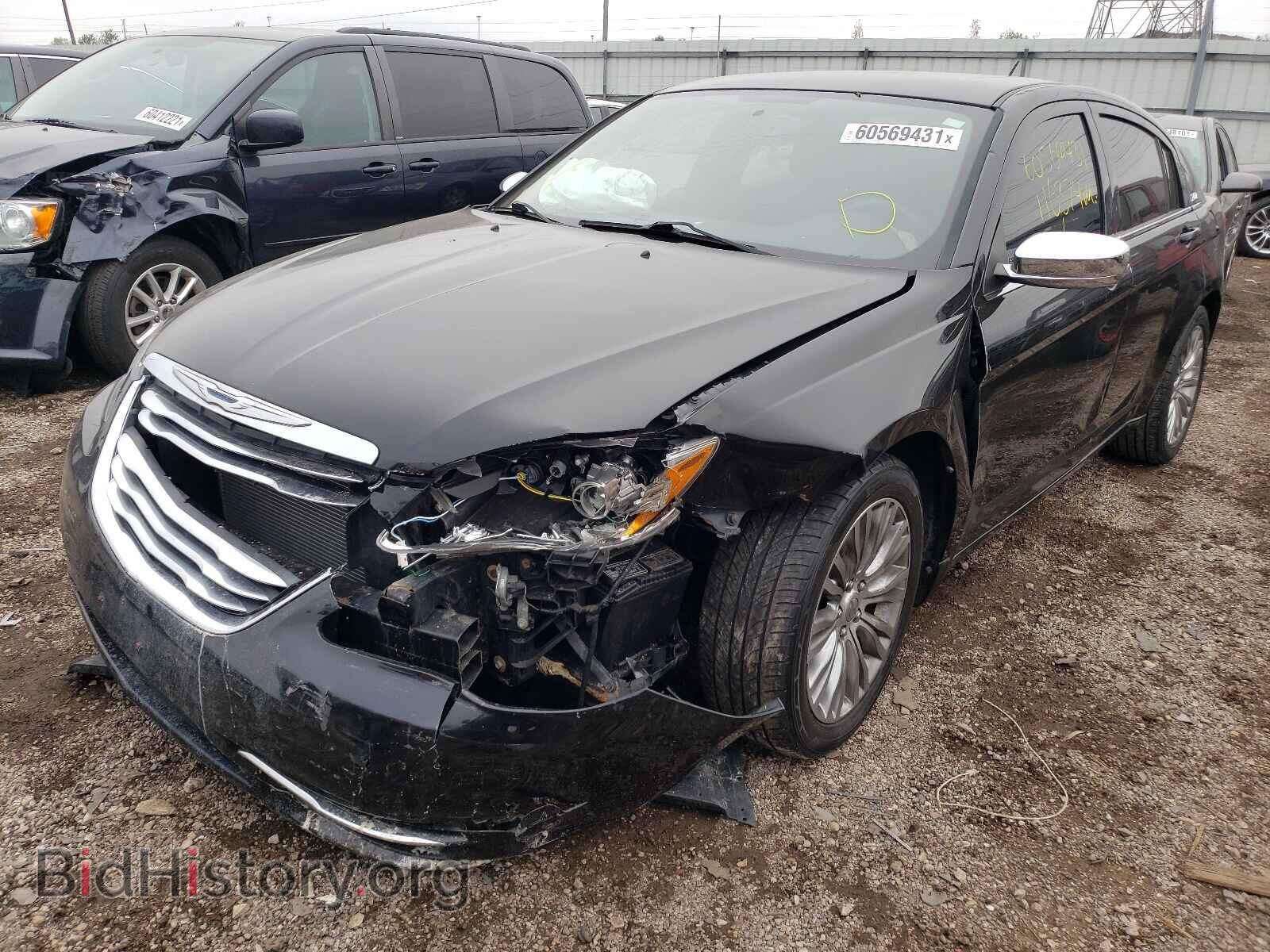 2013 CHRYSLER 200 - VIN: 1C3CCBAB1DN641350 - Фото 2
