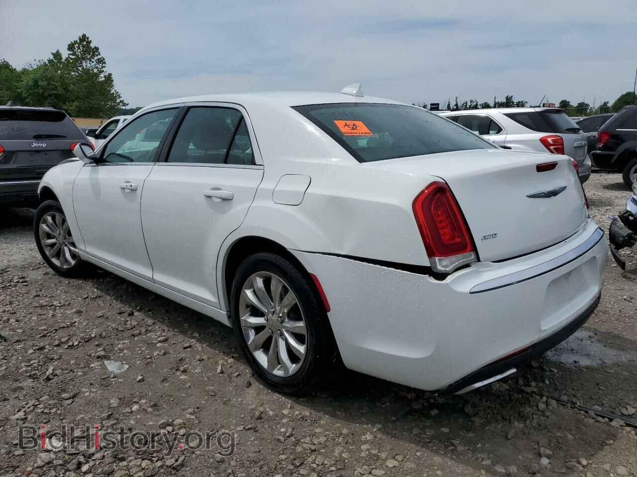 2016 CHRYSLER 300 - VIN: 2C3CCARG7GH182526 - Фото 2
