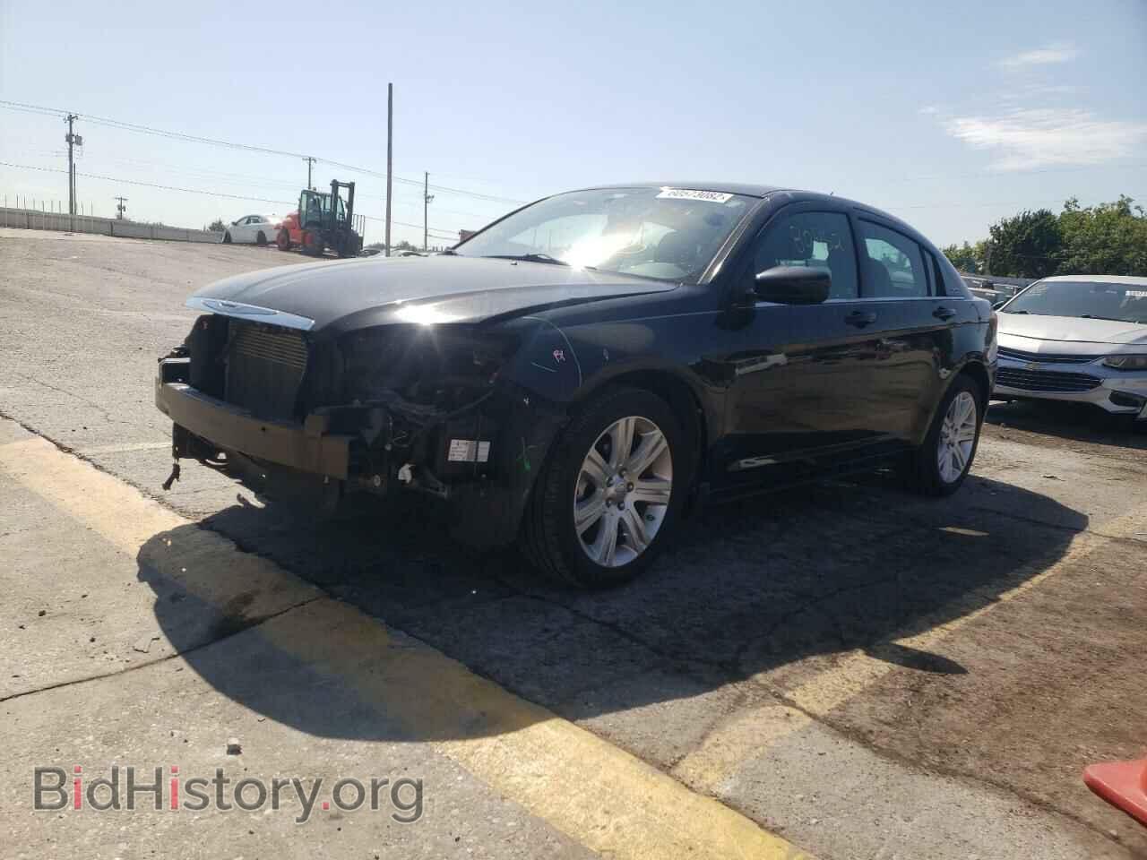 2013 CHRYSLER 200 - VIN: 1C3CCBAB4DN698500 - Фото 2