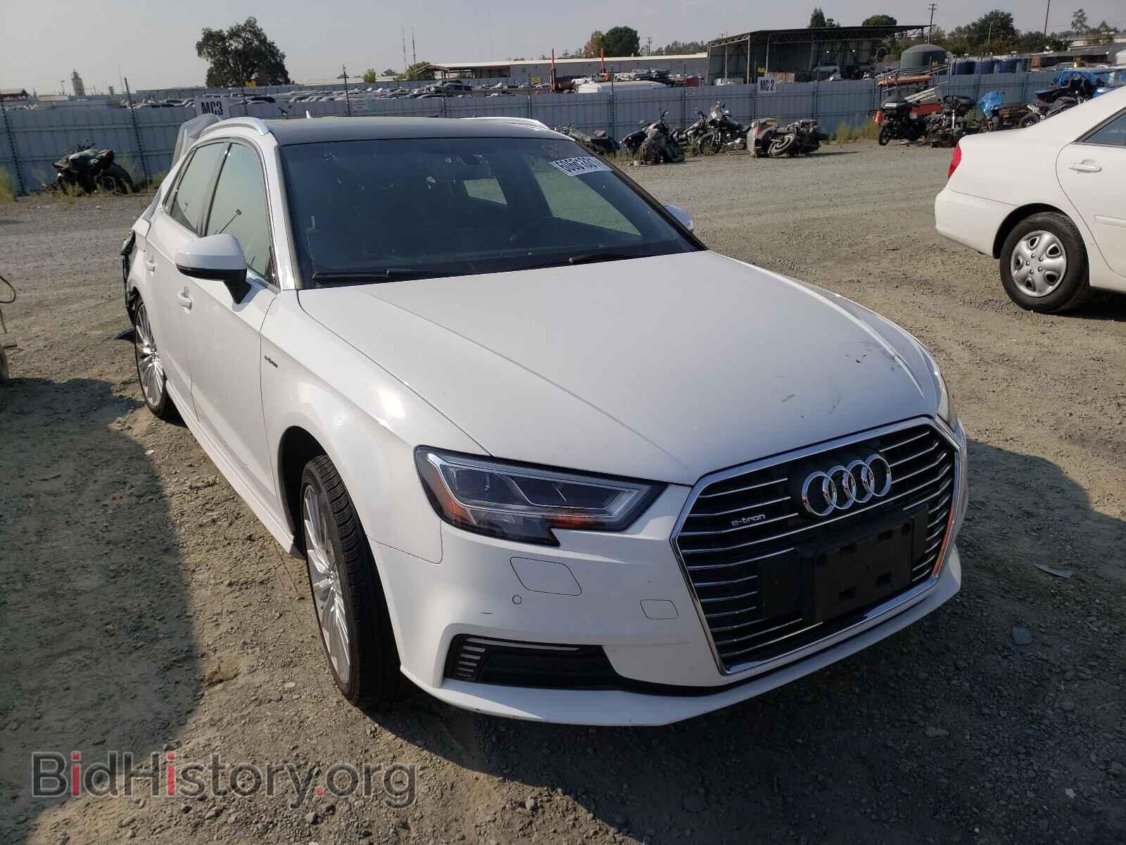 Фотография WAUTPBFF3HA147898 - AUDI A3 2017