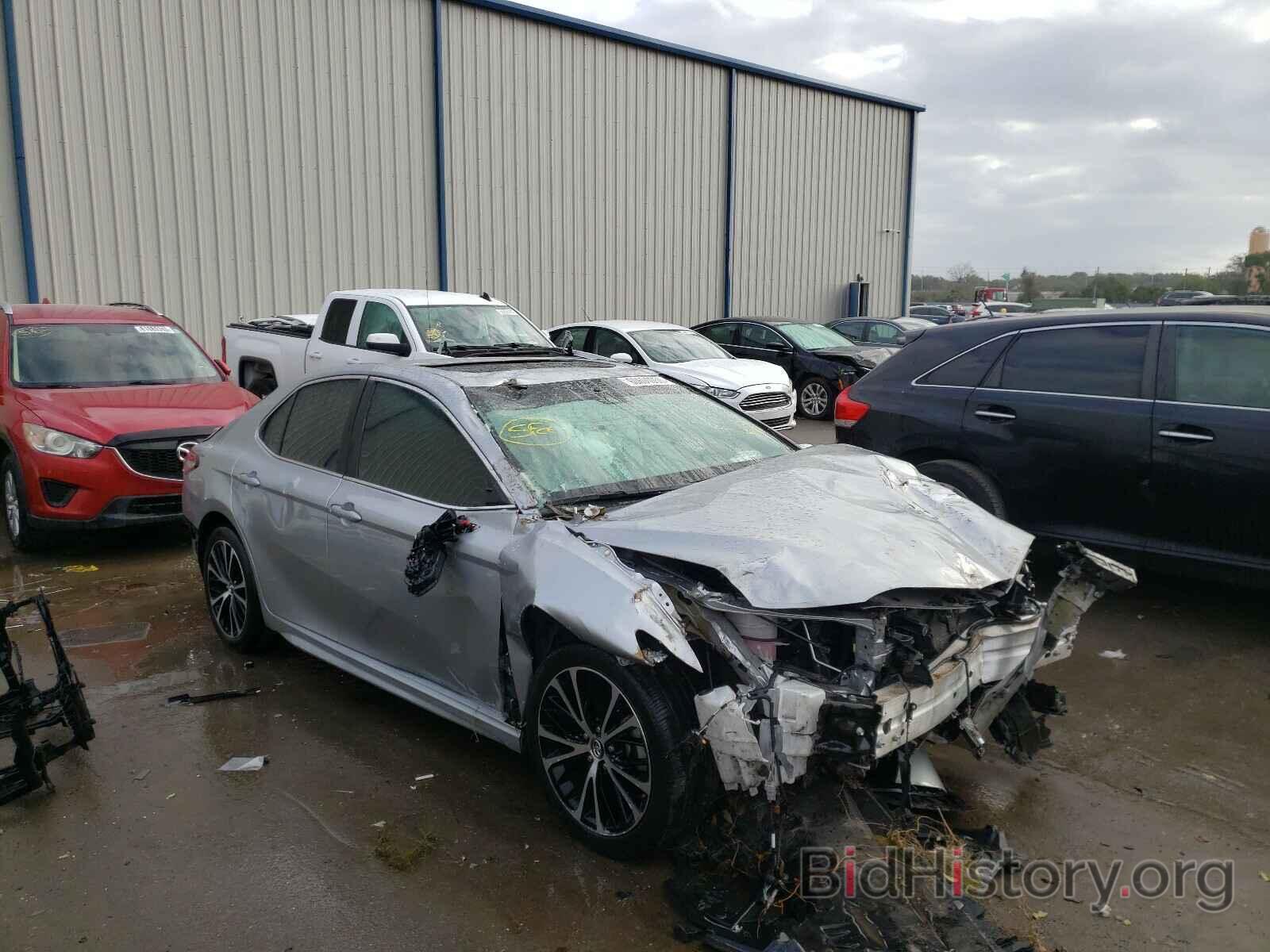 Photo 4T1B11HK0JU139035 - TOYOTA CAMRY 2018