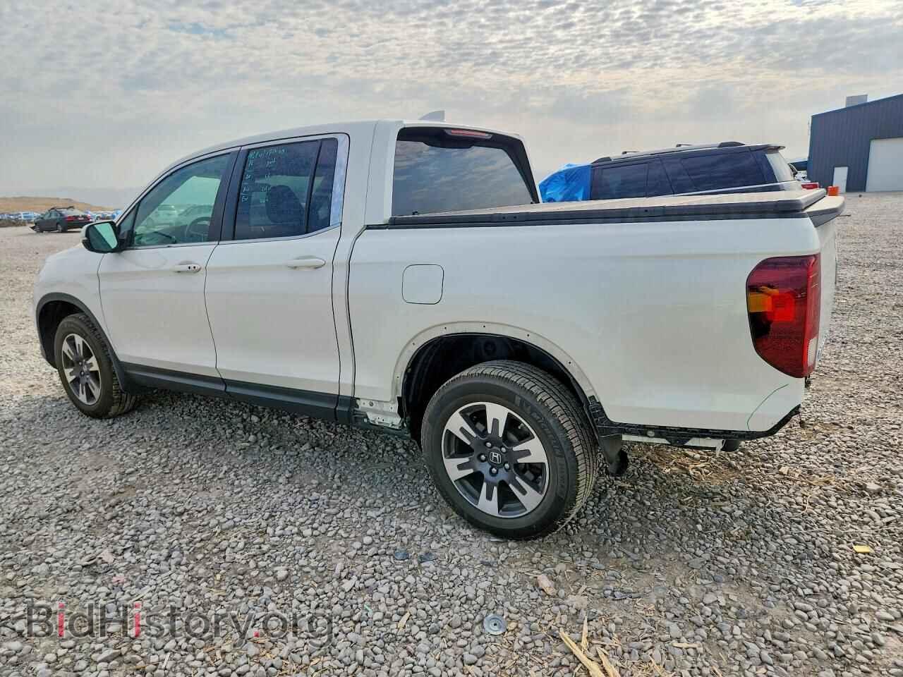 2017 HONDA RIDGELINE - VIN: 5FPYK3F59HB010841 - Photo 2