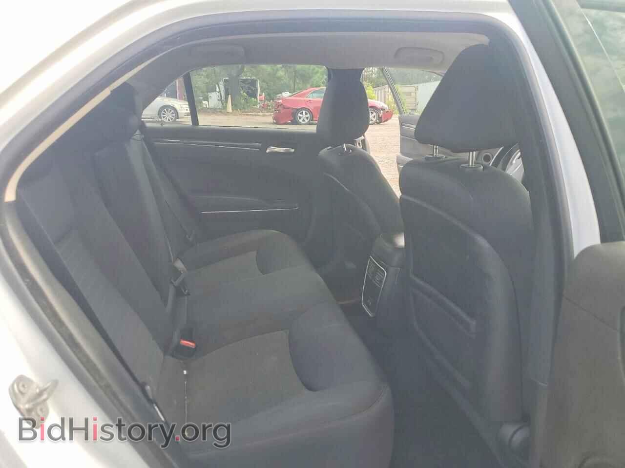 2018 CHRYSLER 300 - VIN: 2C3CCAAG3JH279063 - Фото 10