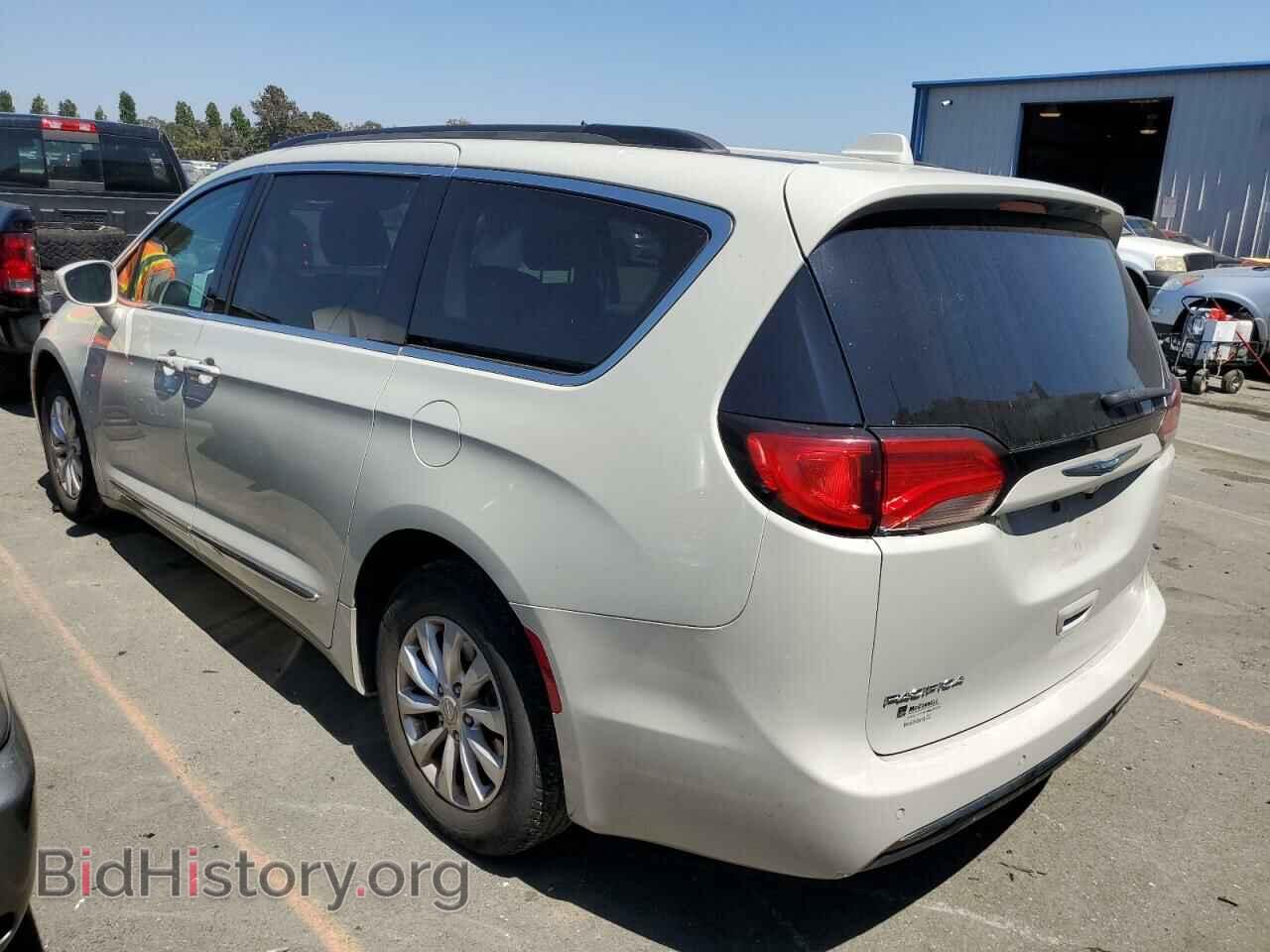 2017 CHRYSLER PACIFICA - VIN: 2C4RC1BG1HR702604 - Photo 2