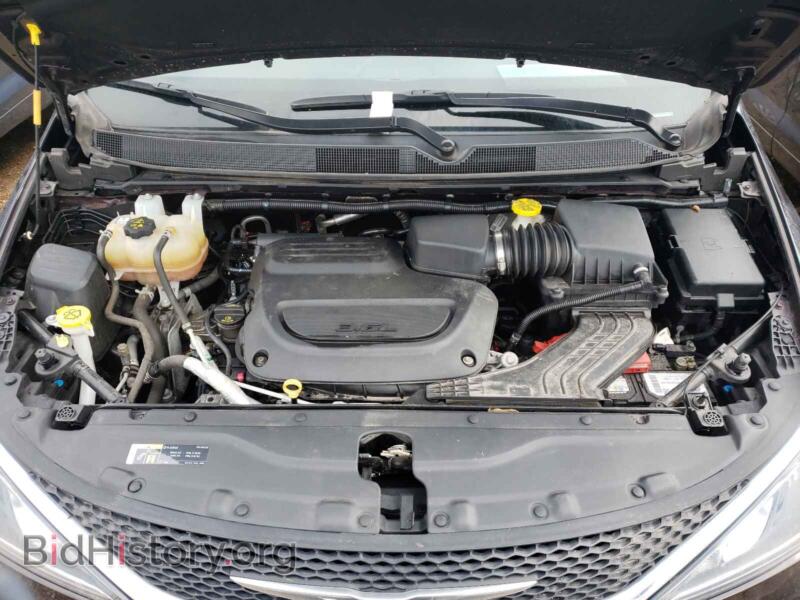 2019 Chrysler PACIFICA (VIN 2C4RC1BG4KR575869) — фото 7 из 10