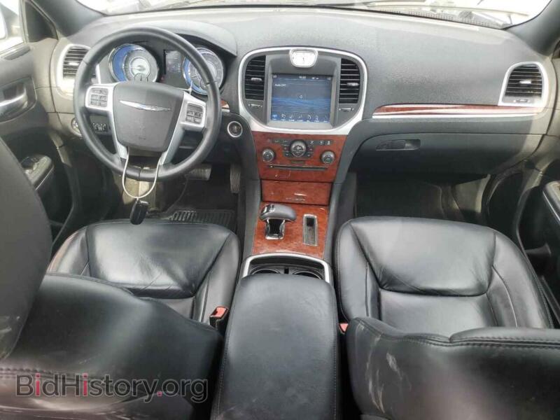 2013 Chrysler 300 (VIN 2C3CCAAG2DH592772) — photo 8 of 13