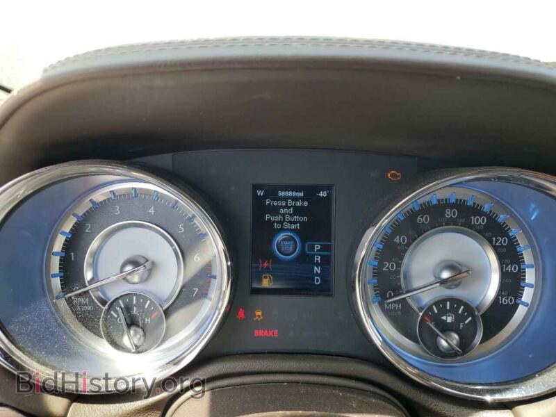 2012 Chrysler 300 (VIN 2C3CCAPT9CH253915) — photo 9 of 12