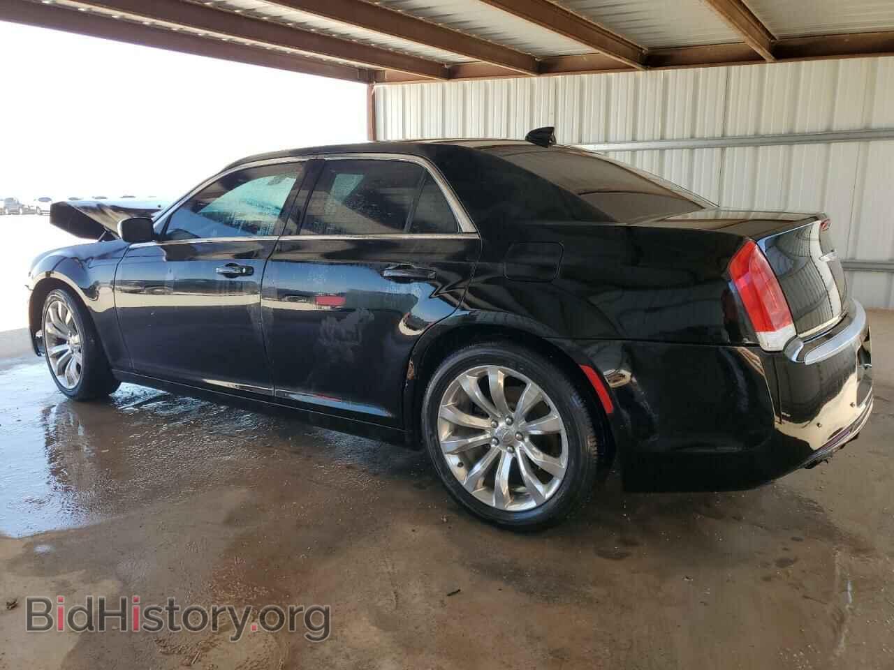 2019 CHRYSLER 300 - VIN: 2C3CCAAGXKH610142 - Фото 2